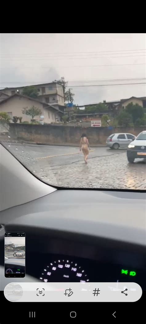 Na banheira com maconha, pelada na rua... Veja fotos de Mulher。